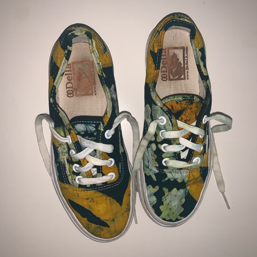 VINTAGE vans + Della shoes